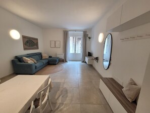 Apartment | Living area | Books - Le Terrazze (Tropea)