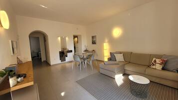 Design Apartment, 1 Bedroom, Non Smoking | Individually decorated, individually furnished, blackout curtains