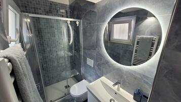 Superior Condo, Annex Building | Bathroom | Shower, free toiletries, hair dryer, towels