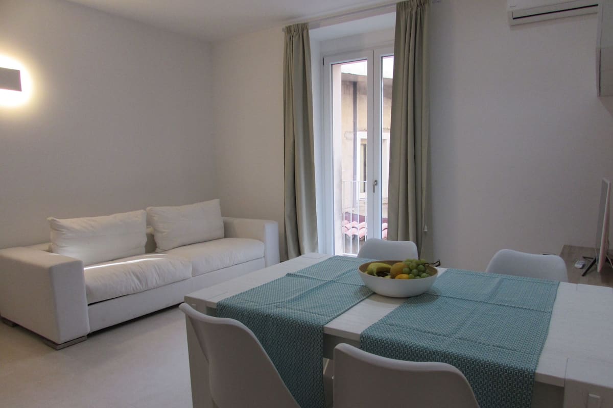 Deluxe appartement, 1 slaapkamer, niet-roken | Woonruimte | Boeken