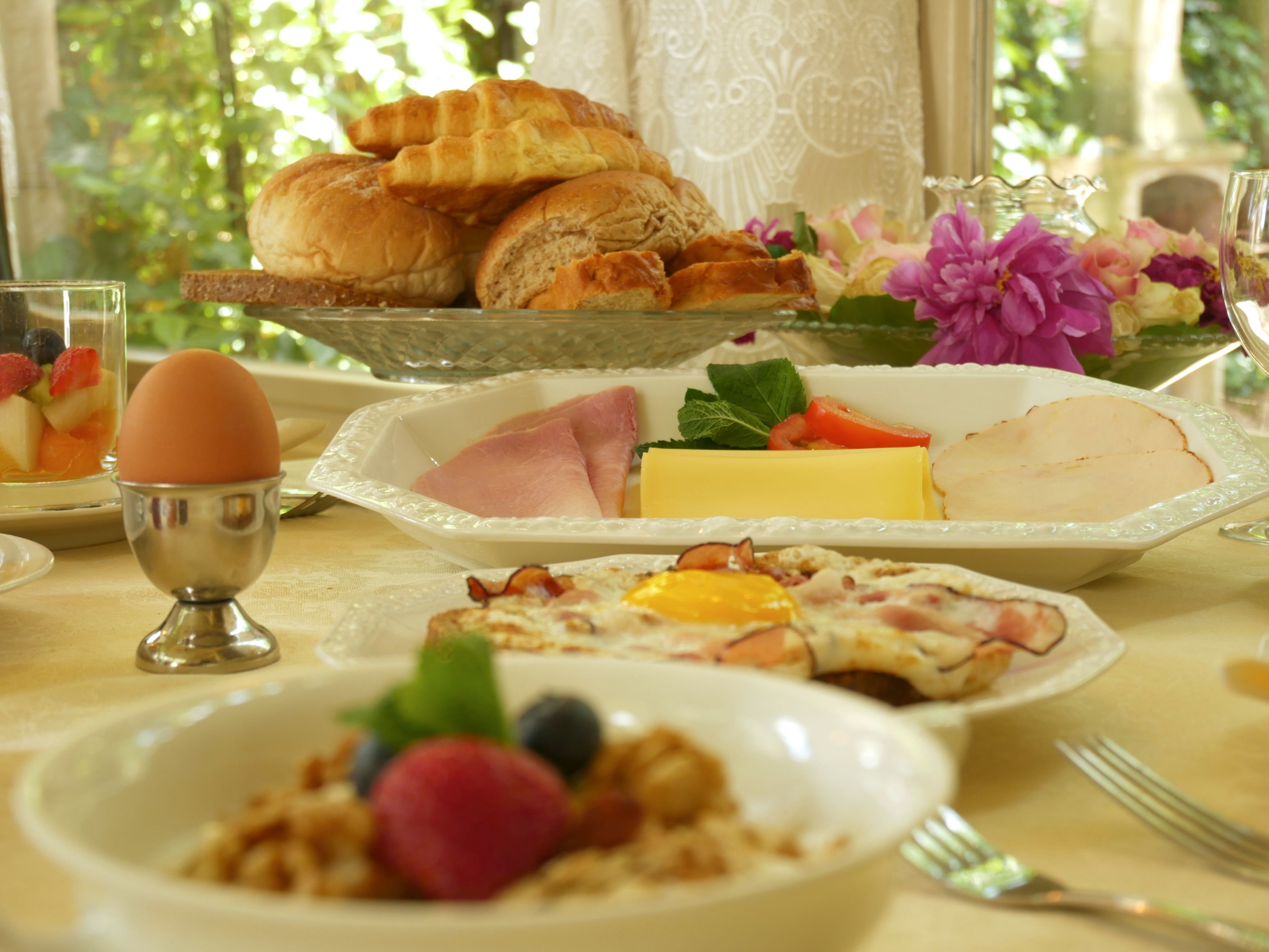 daily cooked-to-order breakfast (eur 10 per person)