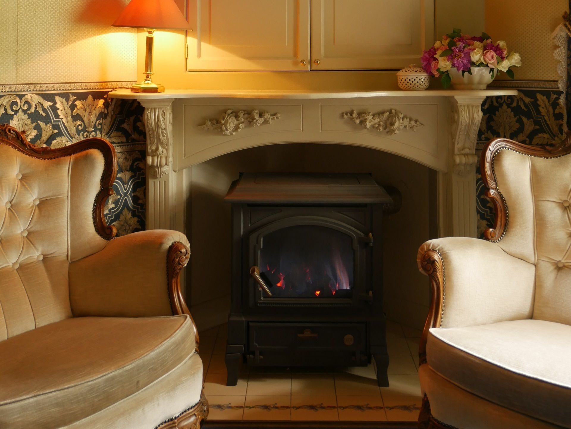 deluxe double or twin room | minibar, in-room safe, desk, free wifi