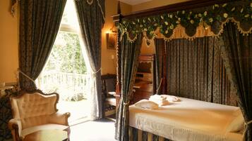 Deluxe Double or Twin Room | Minibar, in-room safe, desk, free WiFi