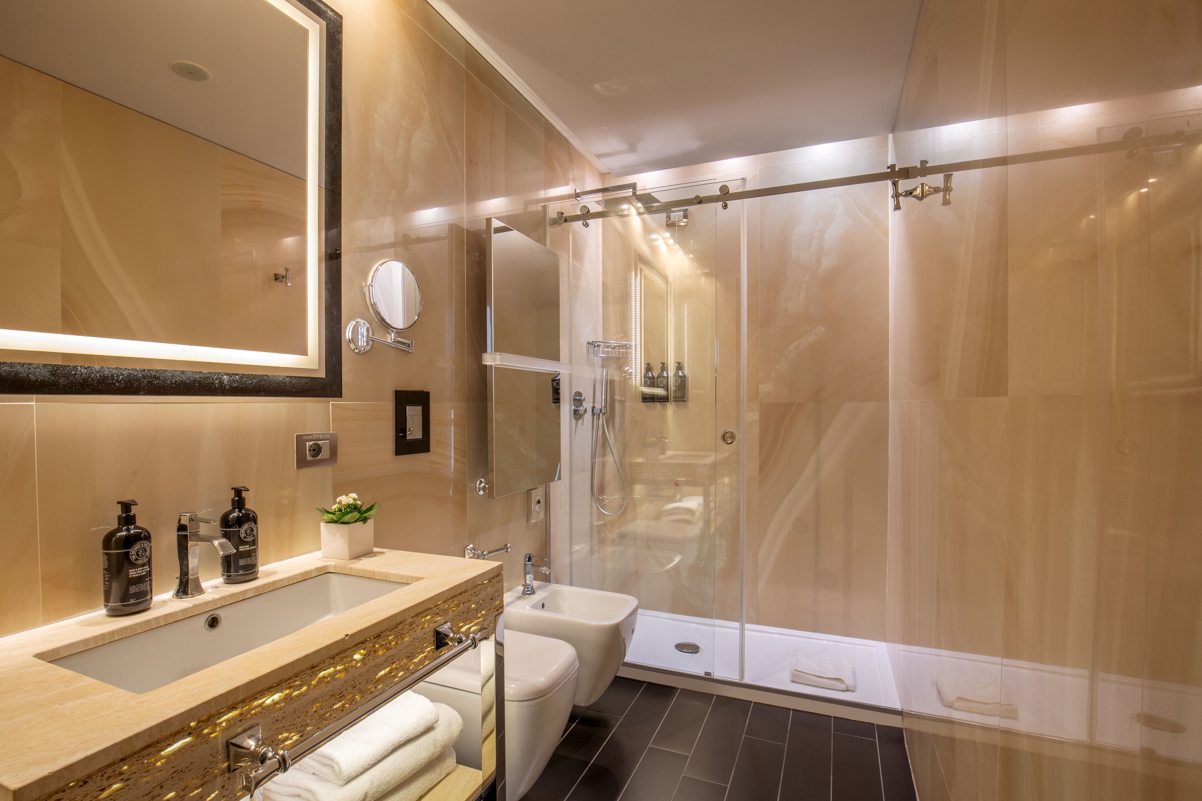 junior suite (double) | bathroom | shower, eco-friendly toiletries, hair dryer, bidet