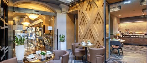 Bar-salon dans le hall