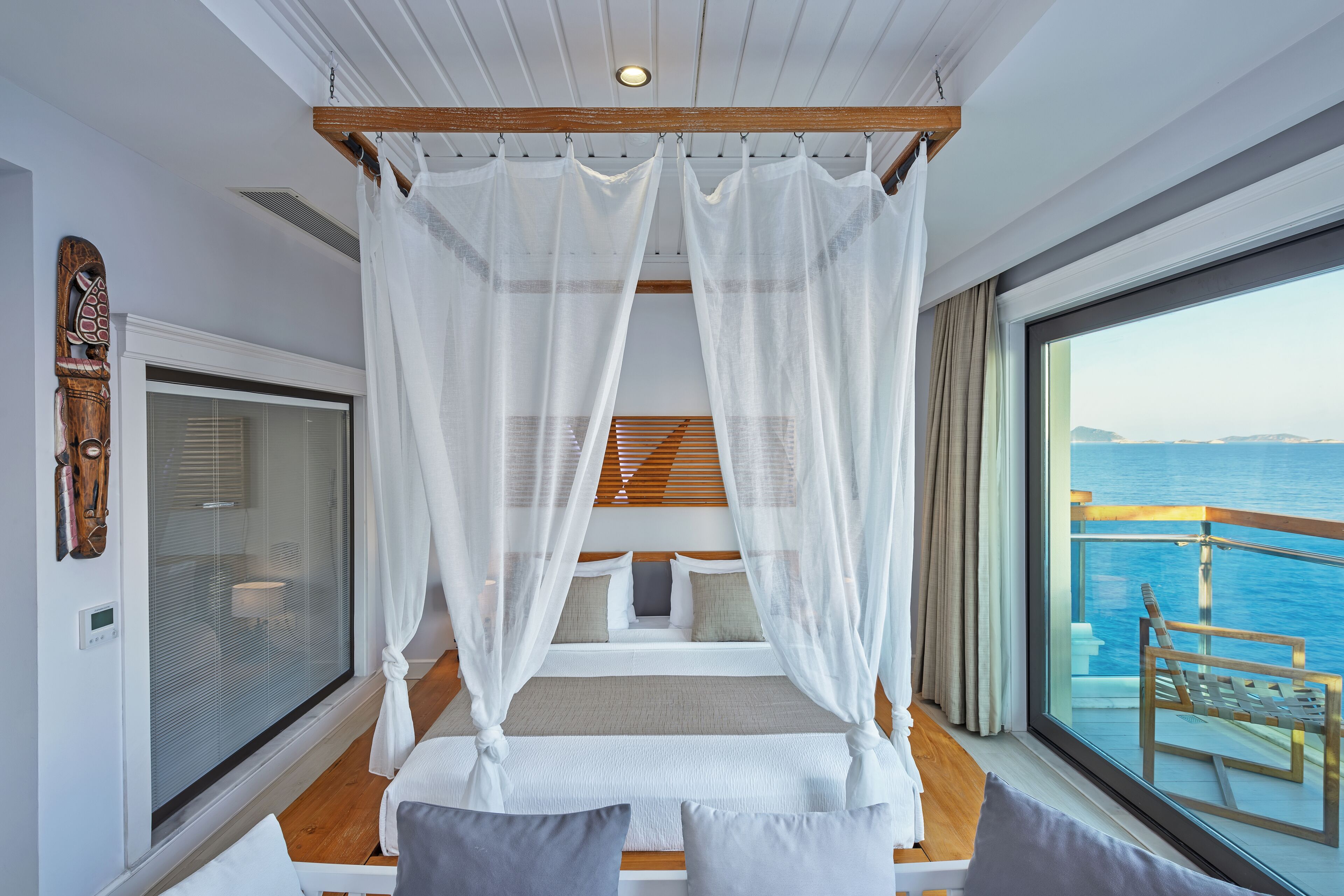 superior double room, sea view | premium bedding, minibar, in-room safe, desk