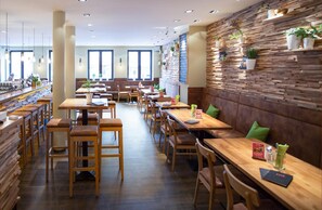 Breakfast, lunch, dinner served; international cuisine  - Hotel FIVE (Nuremberg)