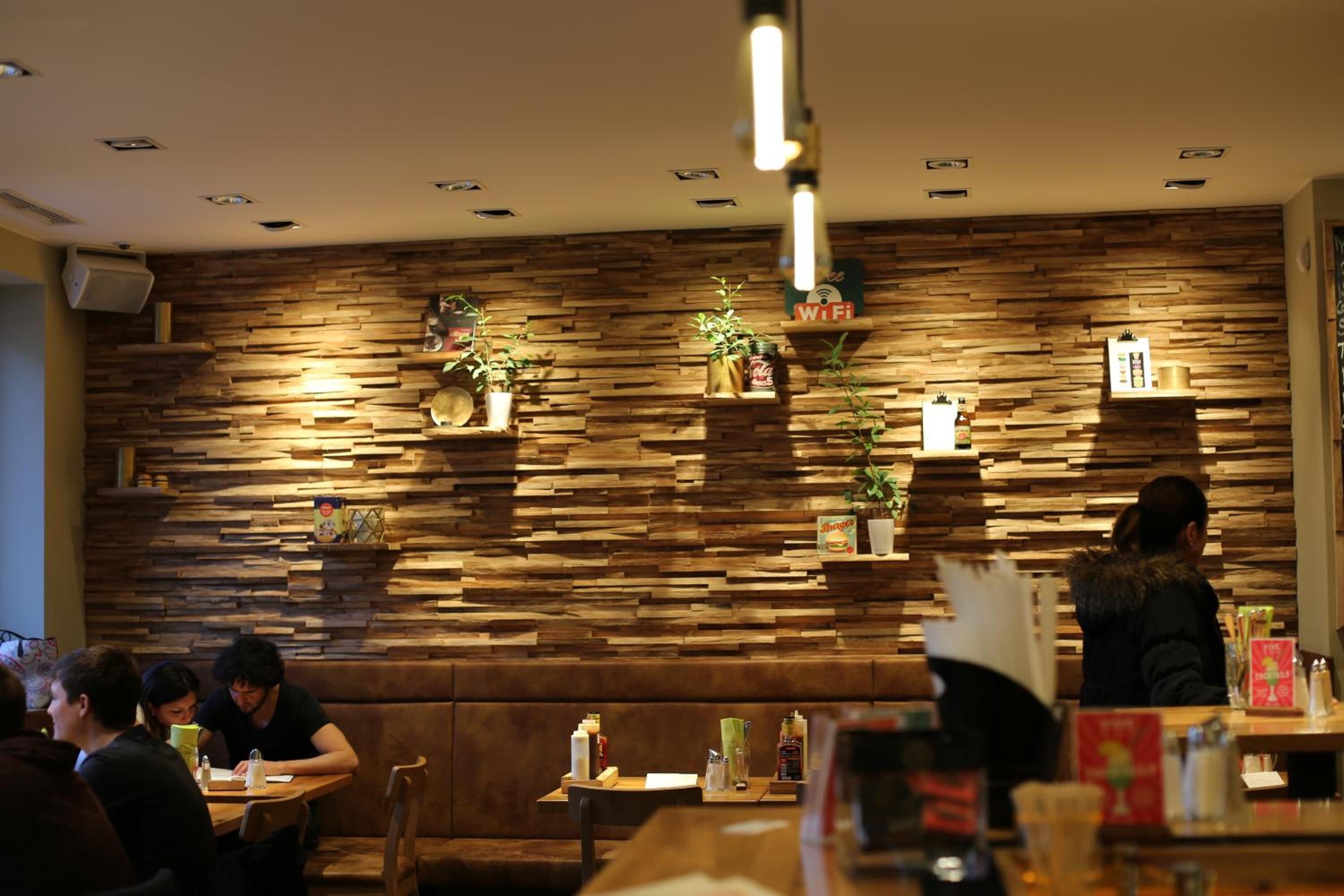 breakfast, lunch, dinner served; international cuisine