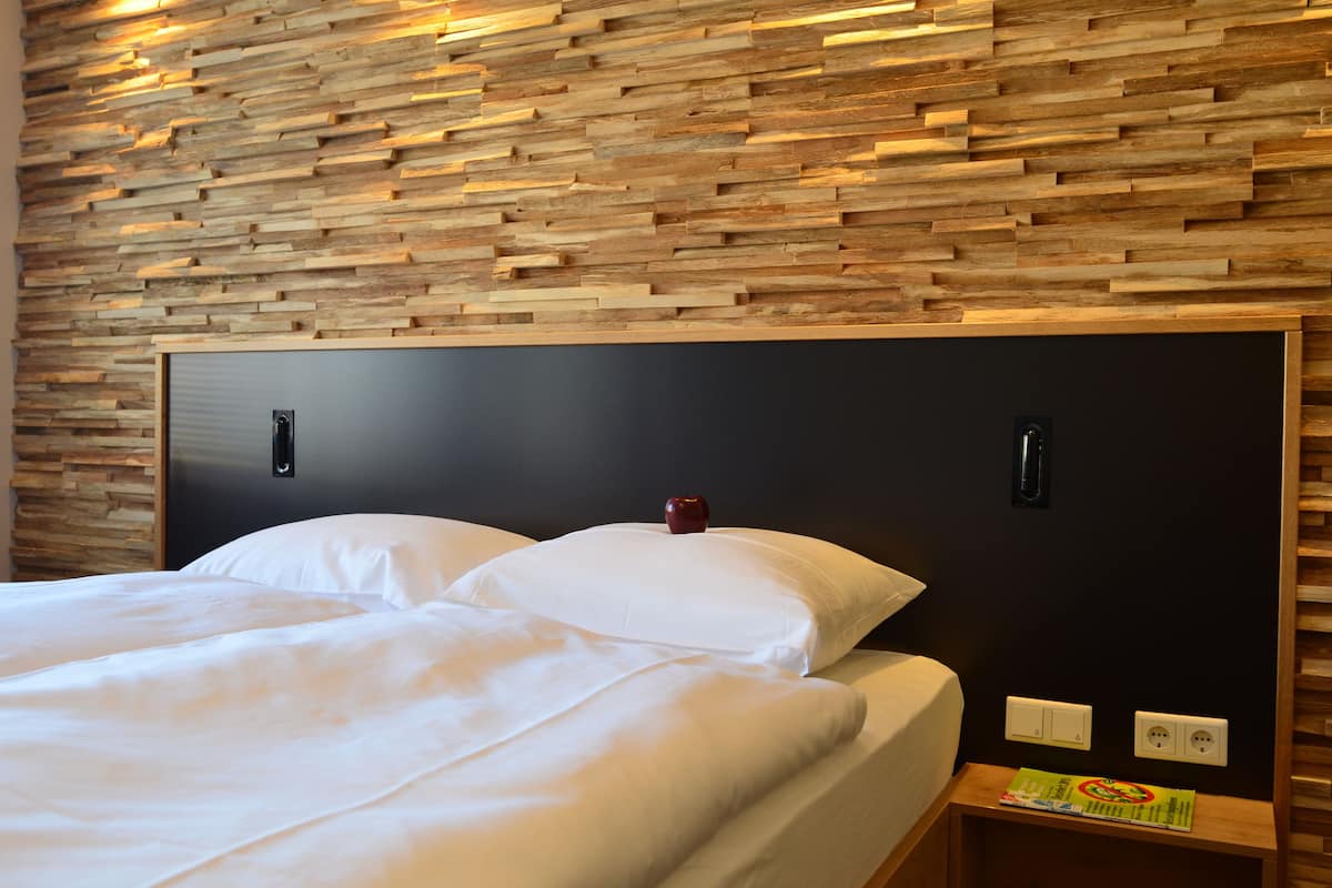 double room, 1 double bed | premium bedding, pillow-top beds, free minibar items, in-room safe