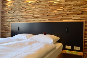 雙人房, 1 張標準雙人床 | 高級寢具、舒適加層、免費迷你吧物品、客房內保險箱