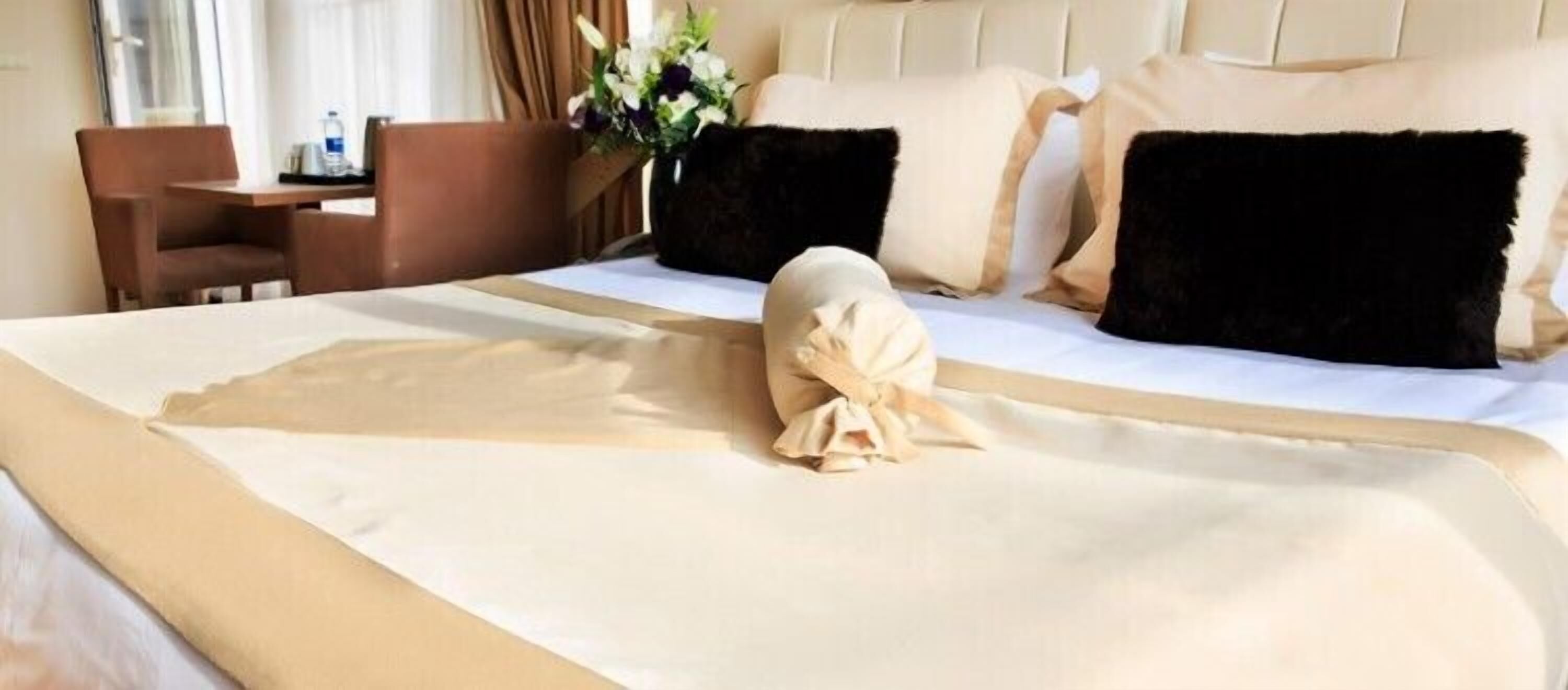 Minibar, in-room safe, desk, free cribs/infant beds