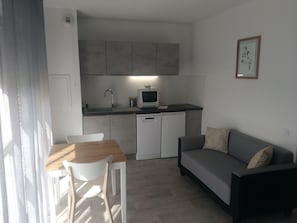 Classic Studio, 1 Double Bed | Private kitchen | Fridge, microwave, stovetop, dishwasher