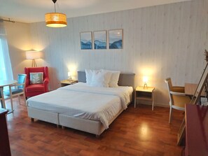 Comfort Studio Suite | Living area | Flat-screen TV - APPART HOTEL Résidence Carouge (Bretigny-sur-Orge)