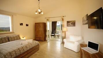 Suite | Hochwertige Bettwaren, Daunenbettdecken, Schreibtisch