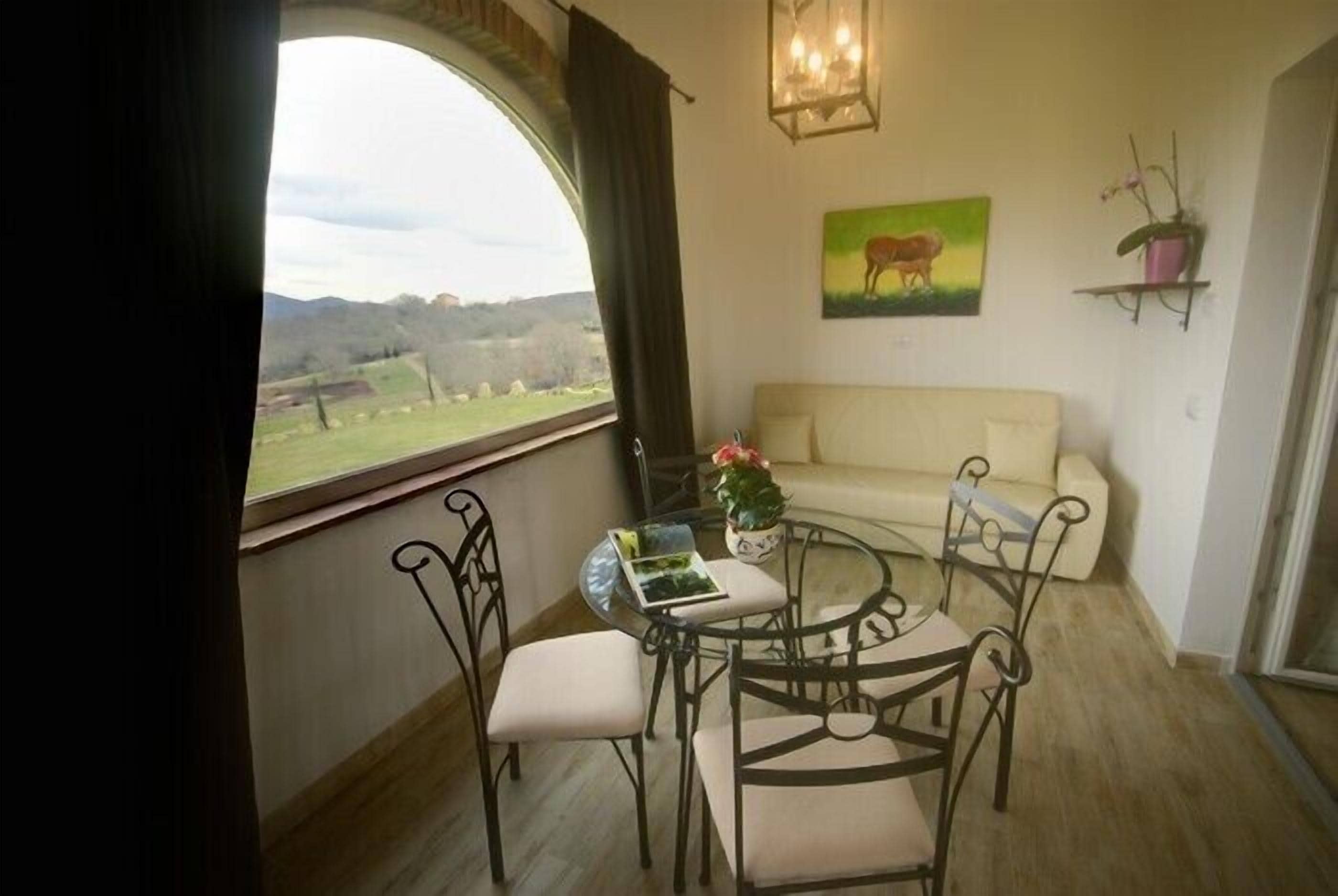 Suite | Living area | Flat-screen TV