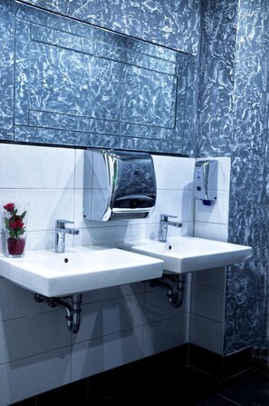 Shower, towels