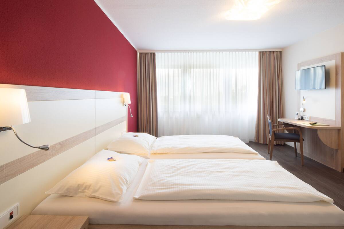Comfort Apartment | Premium bedding, minibar, desk, free cribs/infant beds