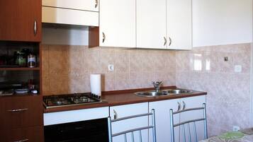 Apartment, 2 Bedrooms, Balcony, Sea View | Private kitchen | Fridge