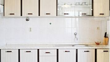 Apartment, 3 Bedrooms, Terrace | Private kitchen | Fridge