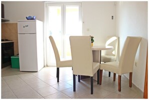 In-room dining - Villa Brksi (Split)