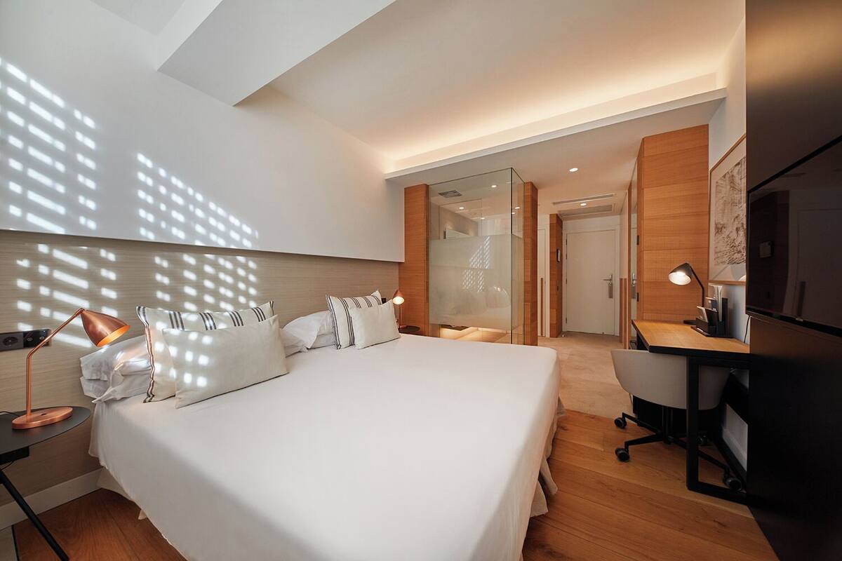 Ropa de cama de alta calidad y minibar 