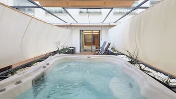 Deluxe Double Room, Jetted Tub | Terrace/patio