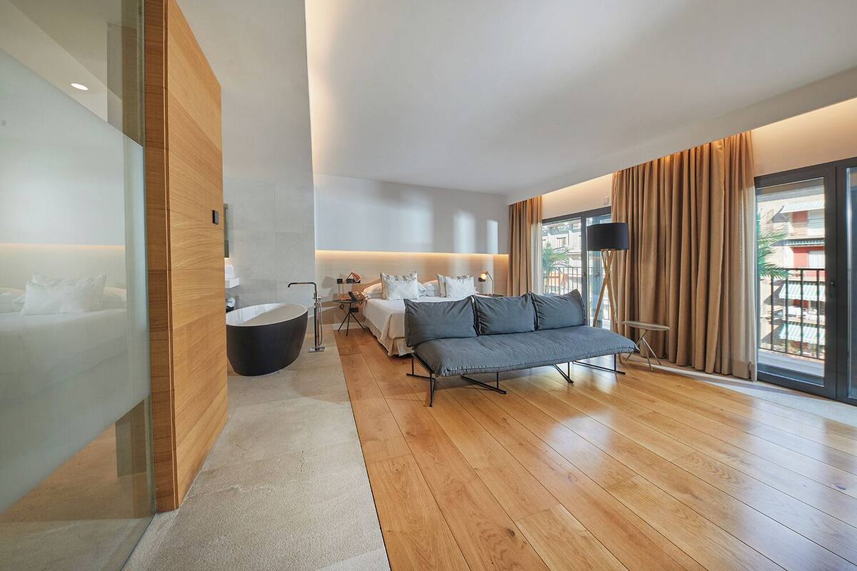 Ropa de cama de alta calidad y minibar 