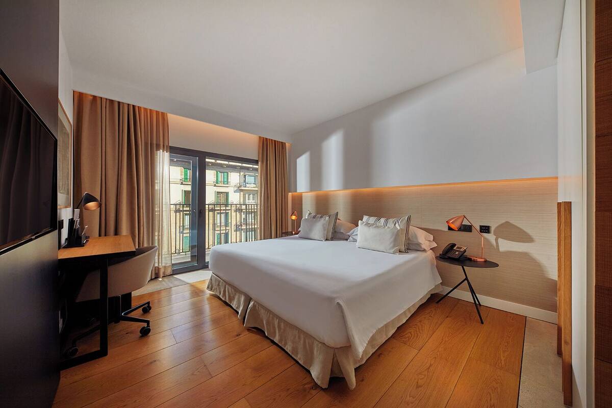 Ropa de cama de alta calidad y minibar 