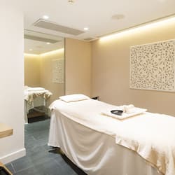 Couples treatment room(s), sauna, hot tub, Turkish bath/hammam