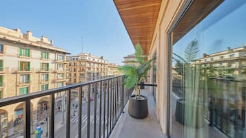 Suite, Balcony | City view