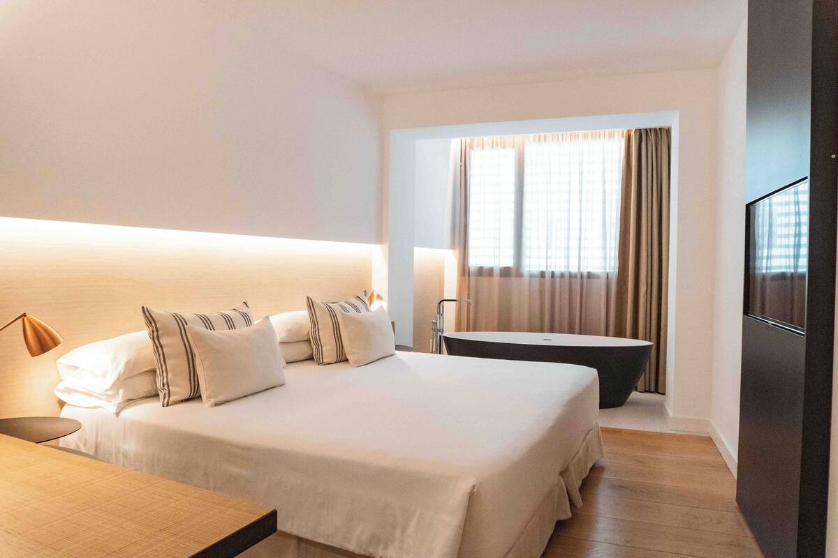 Ropa de cama de alta calidad y minibar 