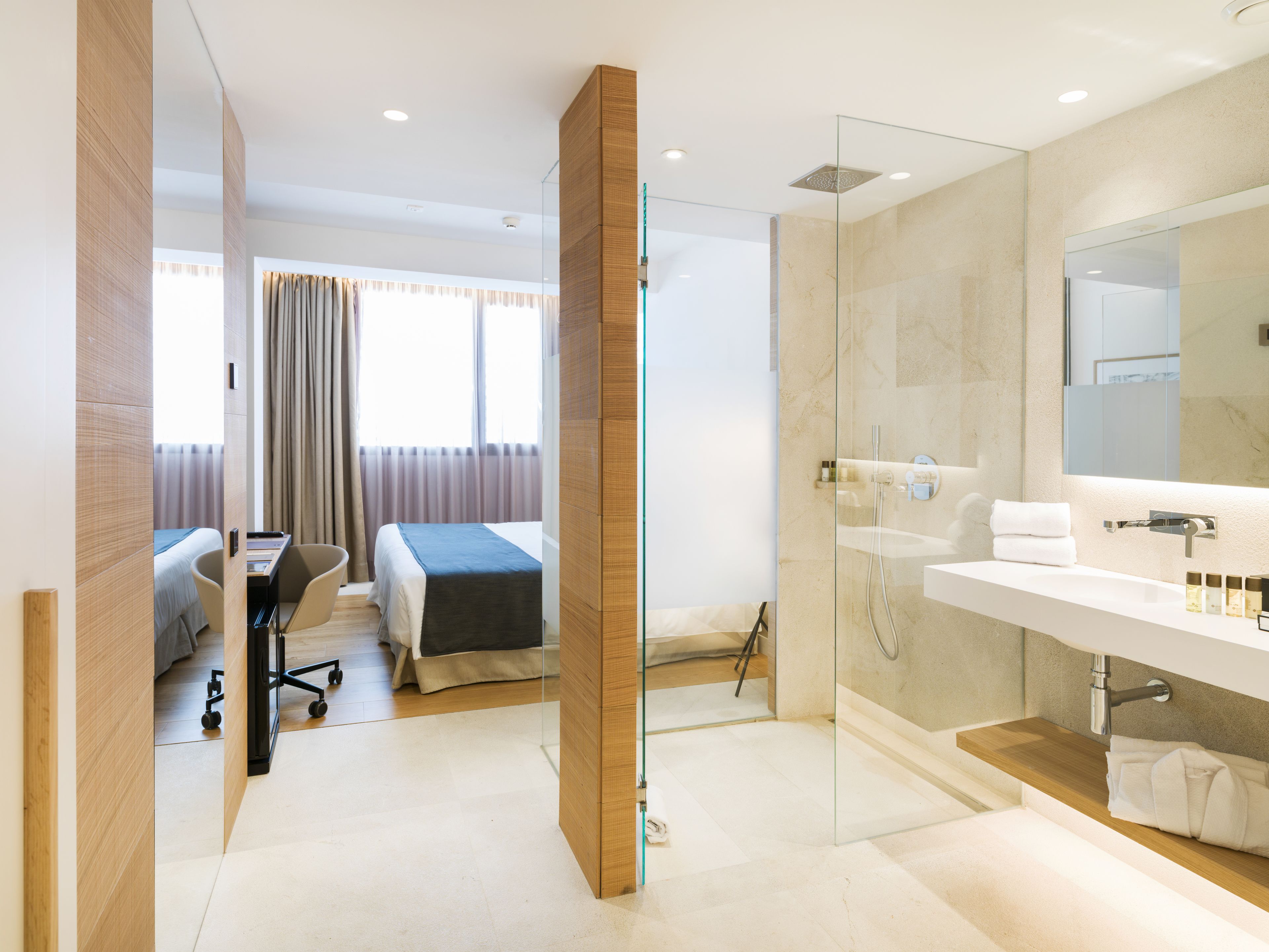 1 bedroom, premium bedding, minibar, in-room safe