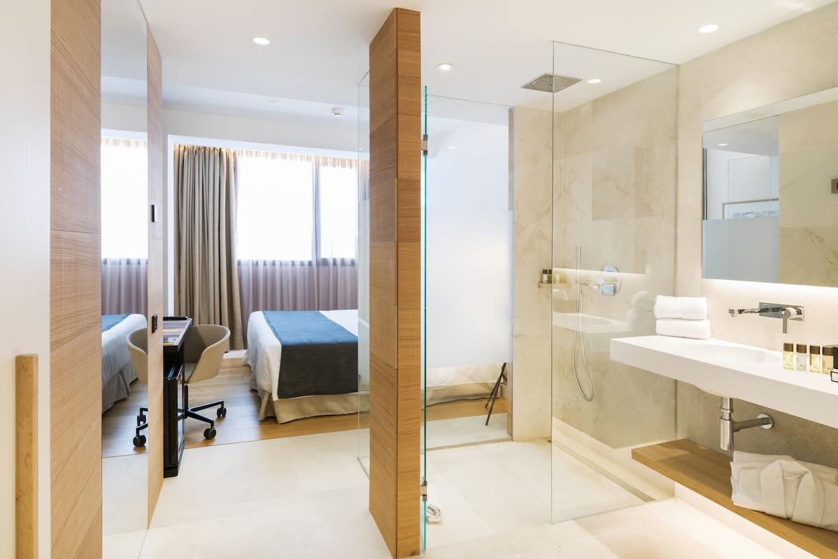 1 bedroom, premium bedding, minibar, in-room safe