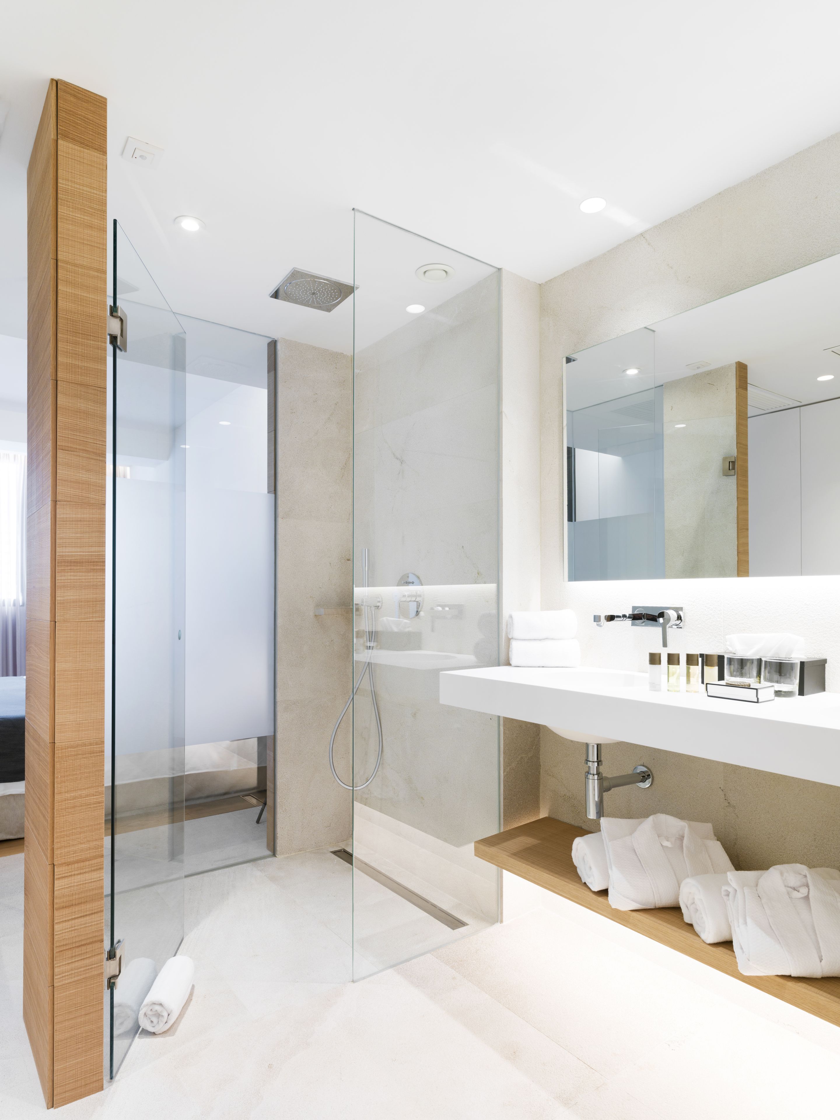 superior double or twin room | bathroom | free toiletries, hair dryer, bathrobes, slippers