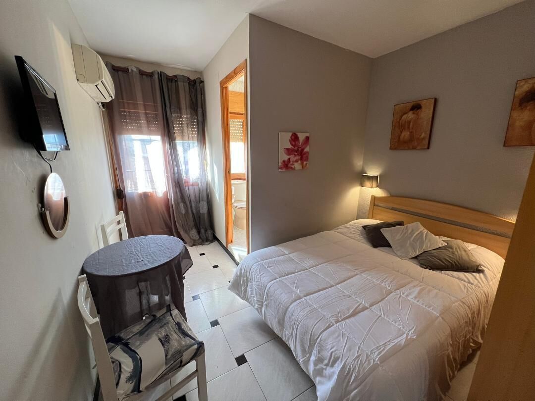 Standaard kamer, 1 twee- of 2 eenpersoonsbedden | Verduisterende gordijnen, een strijkplank/strijkijzer, gratis wifi