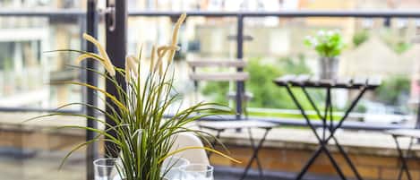 Apartment, 1 Bedroom (Shoreditch) | In-room dining