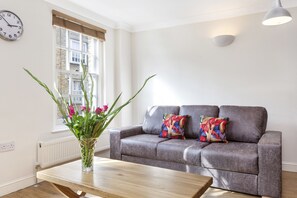 Apartment, 2 Bedrooms (Shoreditch 4) | Living area | Flat-screen TV - Club Living - Shoreditch & Spitalfields Apartments (London)