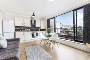 Apartment, 1 Bedroom (Shoreditch) | Living area