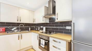 Refrigerador, microondas, horno, placa de cocina