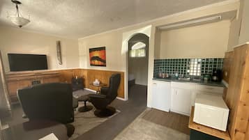 Safari Room #3 | Premium bedding, individually decorated, individually furnished