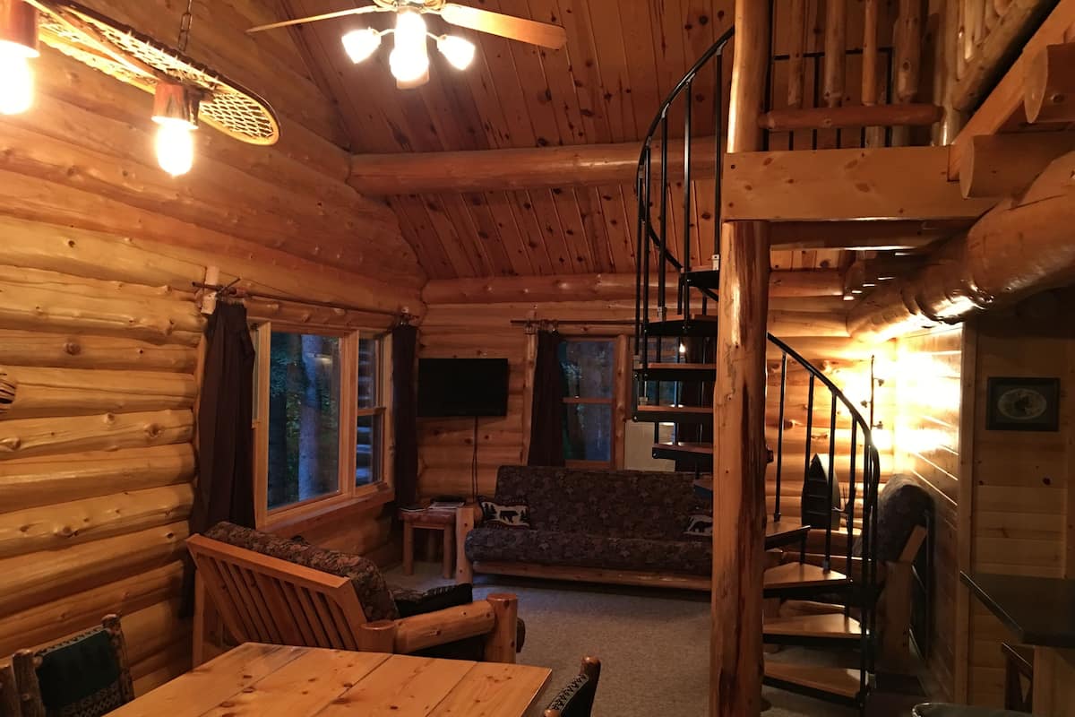 Cabaña, 3 habitaciones, 2 baños (Log Cabin) | Área de sala de estar | Televisión de pantalla plana