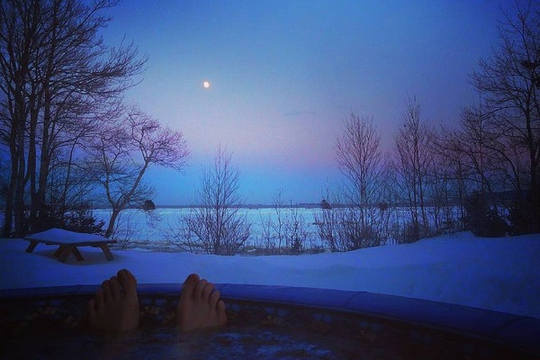 Outdoor spa tub