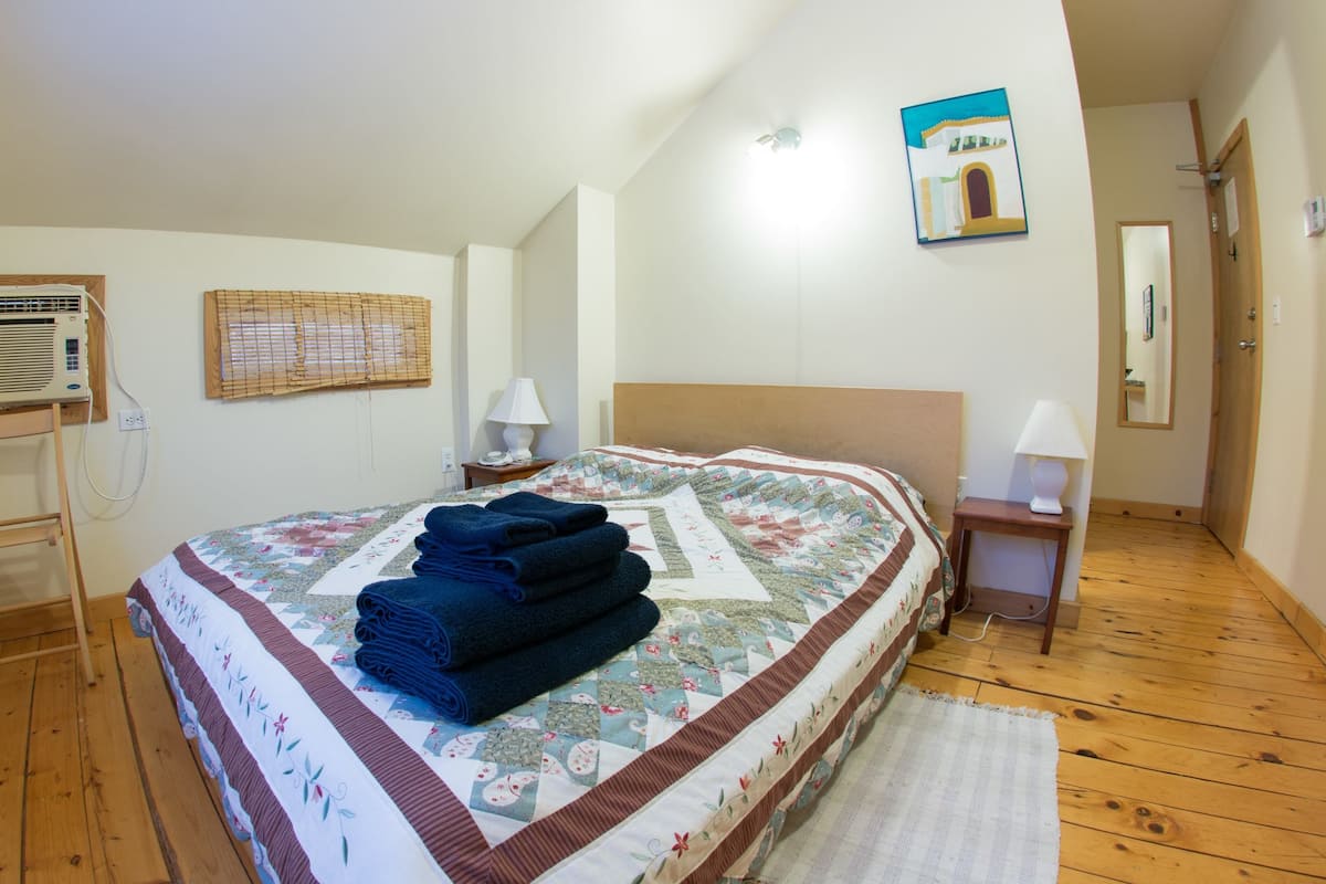 Habitación, 1 cama doble, no fumadores, baño privado | Ropa de cama