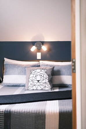 标准房, 1 张双人床, 私人浴室, 河景 | 埃及棉床单、记忆海绵床垫、特色装修、办公桌