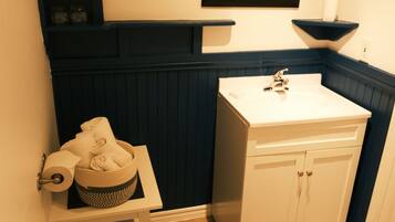 Superior Room, Multiple Beds, Private Bathroom, River View | Bathroom | Rainfall showerhead, free toiletries, hair dryer, bathrobes