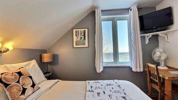 Chambre Standard, 1 lit double, salle de bain privée, vue sur le fleuve | Draps en coton égyptien, lit avec matelas en mousse à mémoire