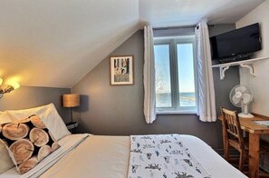 Egyptian cotton sheets, memory-foam beds, individually decorated, desk - Les Pinsons des Rives (La Malbaie)