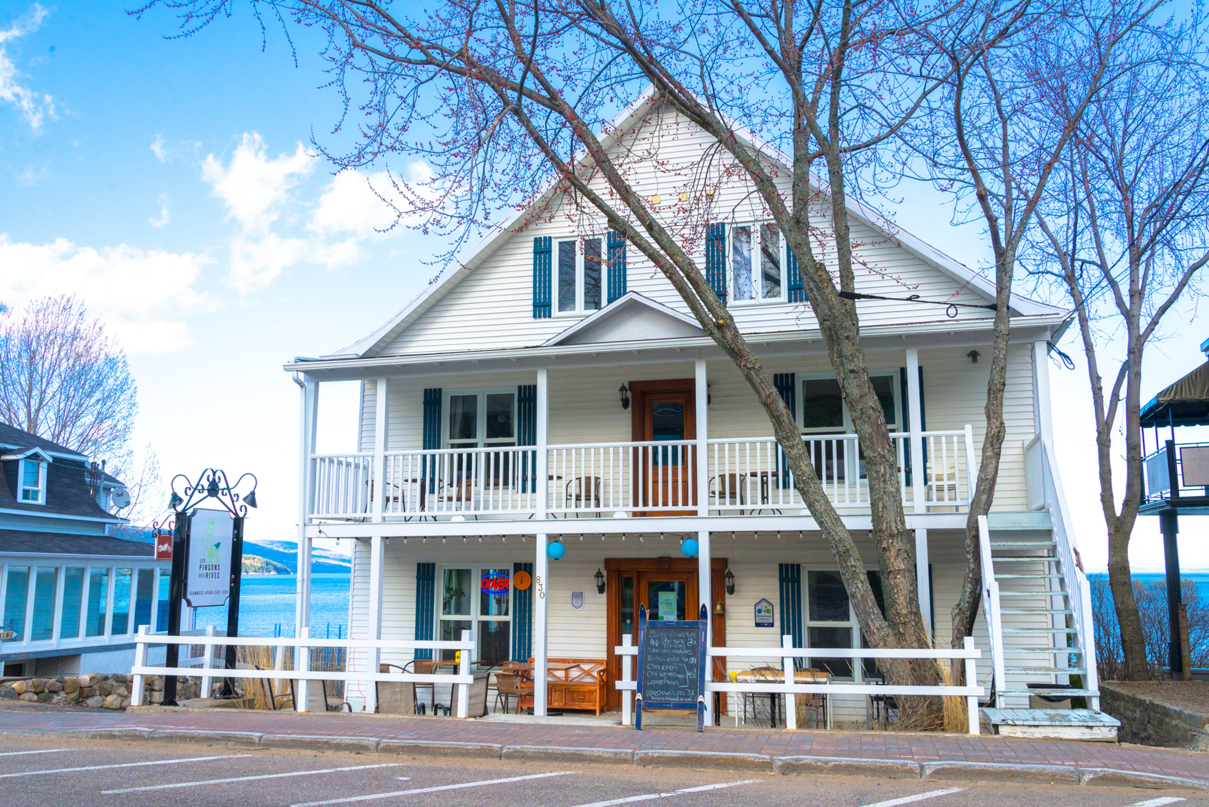 Fachada de la propiedad