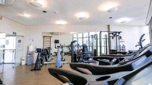 A gym with treadmills, elliptical machines, and weight equipment. - Betel Beach Class Internacional (Recife)