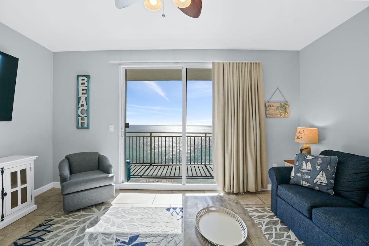 Condo, 1 Bedroom, Ocean View (1604E) | Living area | 48-inch Smart TV with digital channels, TV, streaming services